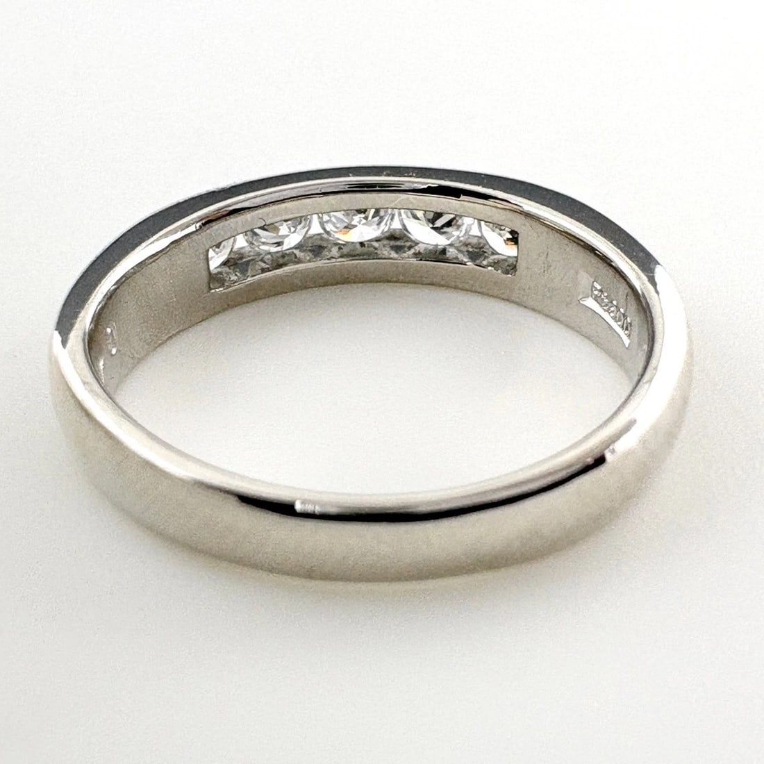 MELEE DIAMOND DESIGN PLATINUM RING - 2