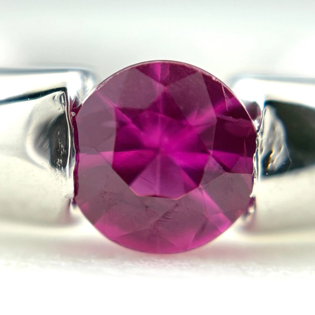 RUBY DESIGN PLATINUM MELEE DIAMOND RING - 2