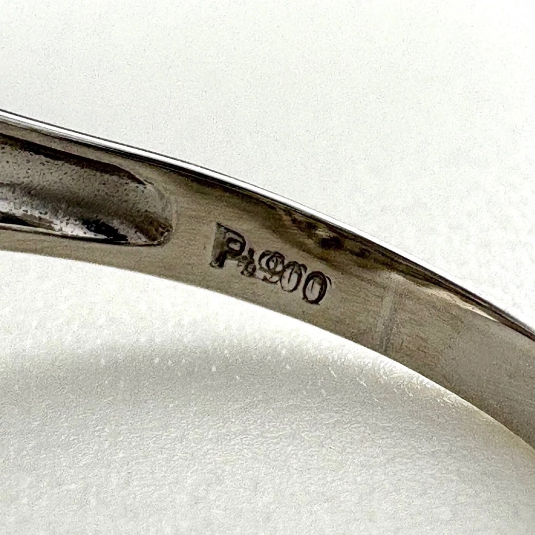 MELEE DIAMOND DESIGN PLATINUM RING - 2