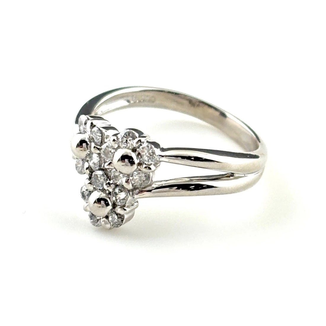 MELEE DIAMOND DESIGN PLATINUM RING: melee diamond design Platinum Ring Brand: Unbranded Type/Style: Ring Material: Pt900, Main Stone/Creation Natural Color: None Size: US 6.5 Accessories: None Accessories Notice: When purchasing