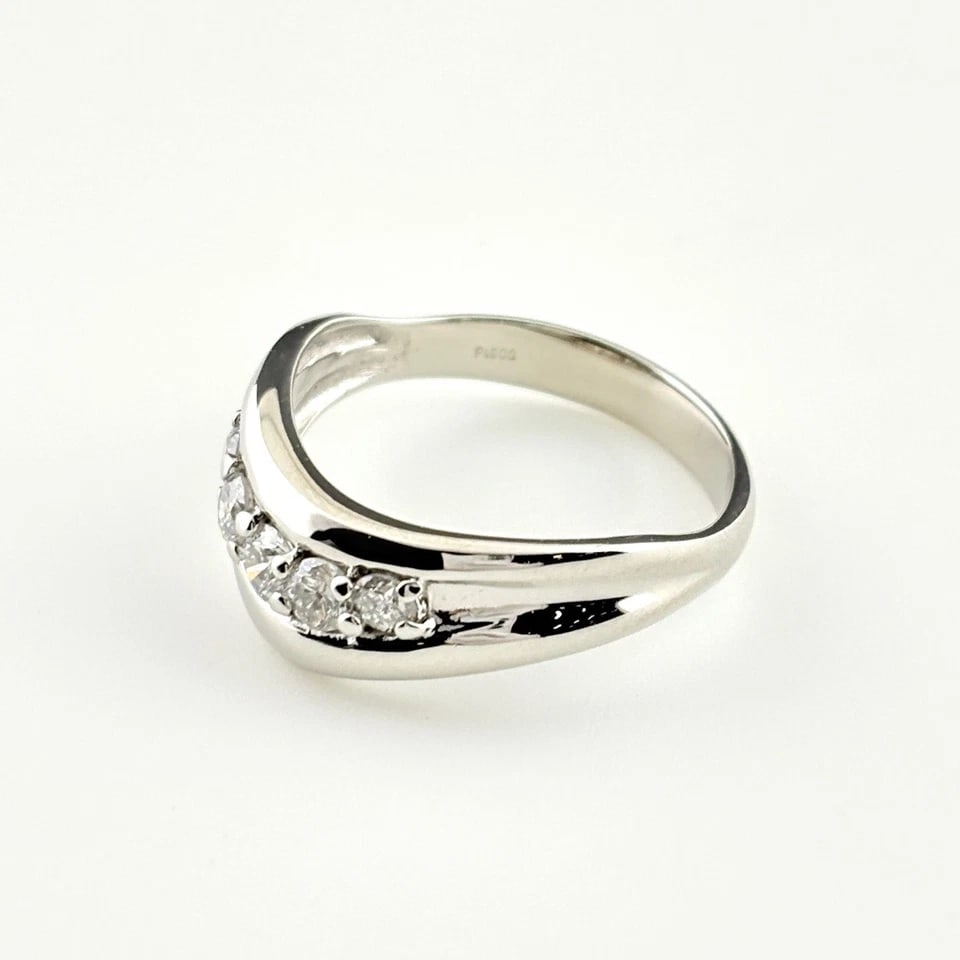 MELEE DIAMOND DESIGN PLATINUM RING: melee diamond design Platinum Ring Brand: Unbranded Type/Style: Ring Material: Platinum900, Main Stone/Creation Natural Color: None Size: US 8 Accessories: None Accessories Notice: When pu