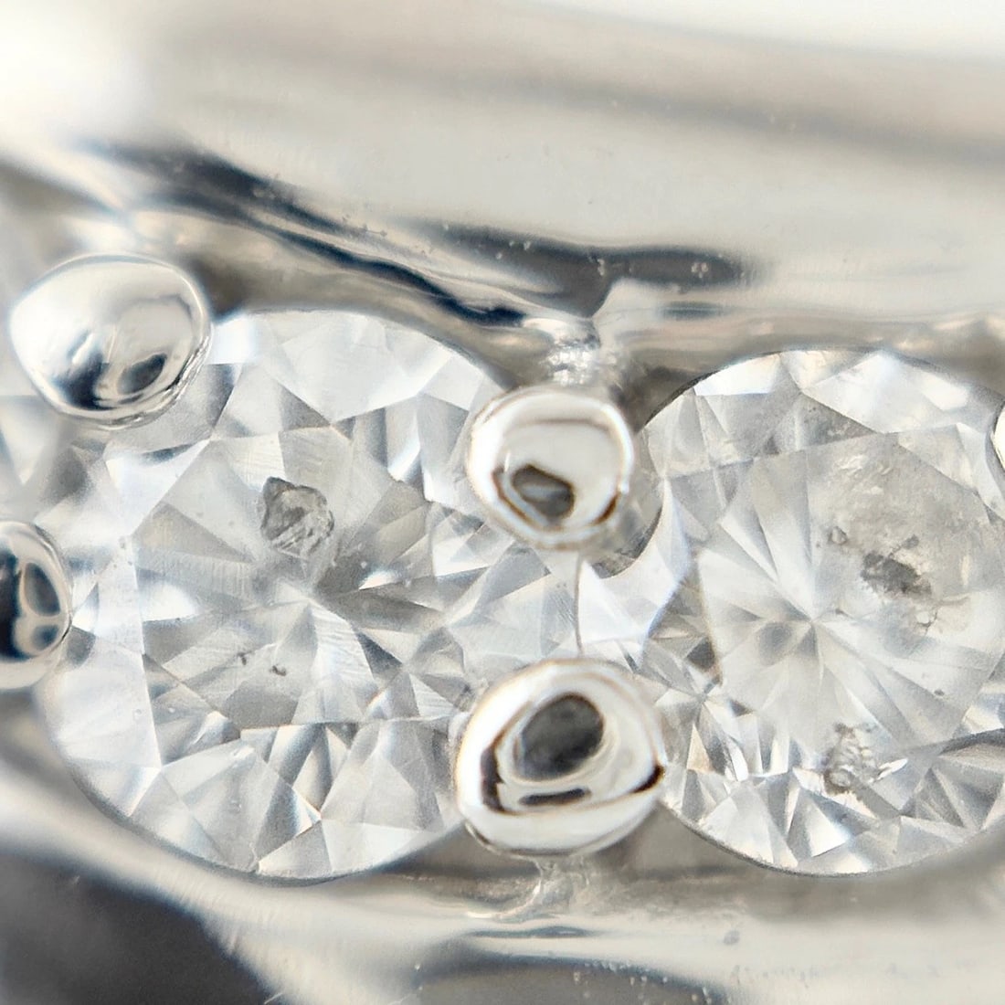 MELEE DIAMOND DESIGN PLATINUM RING - 2