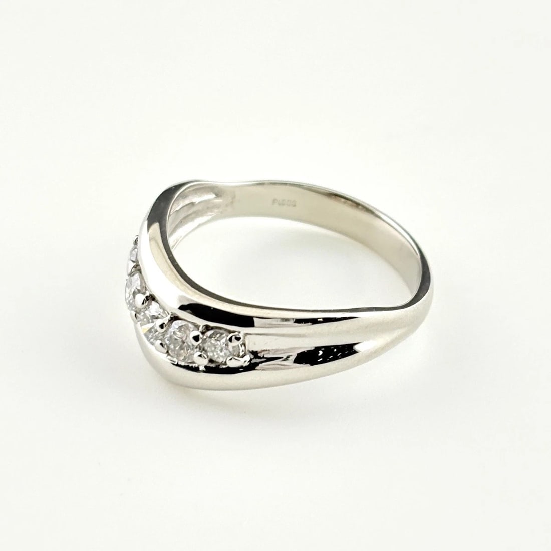 MELEE DIAMOND DESIGN PLATINUM RING - 3