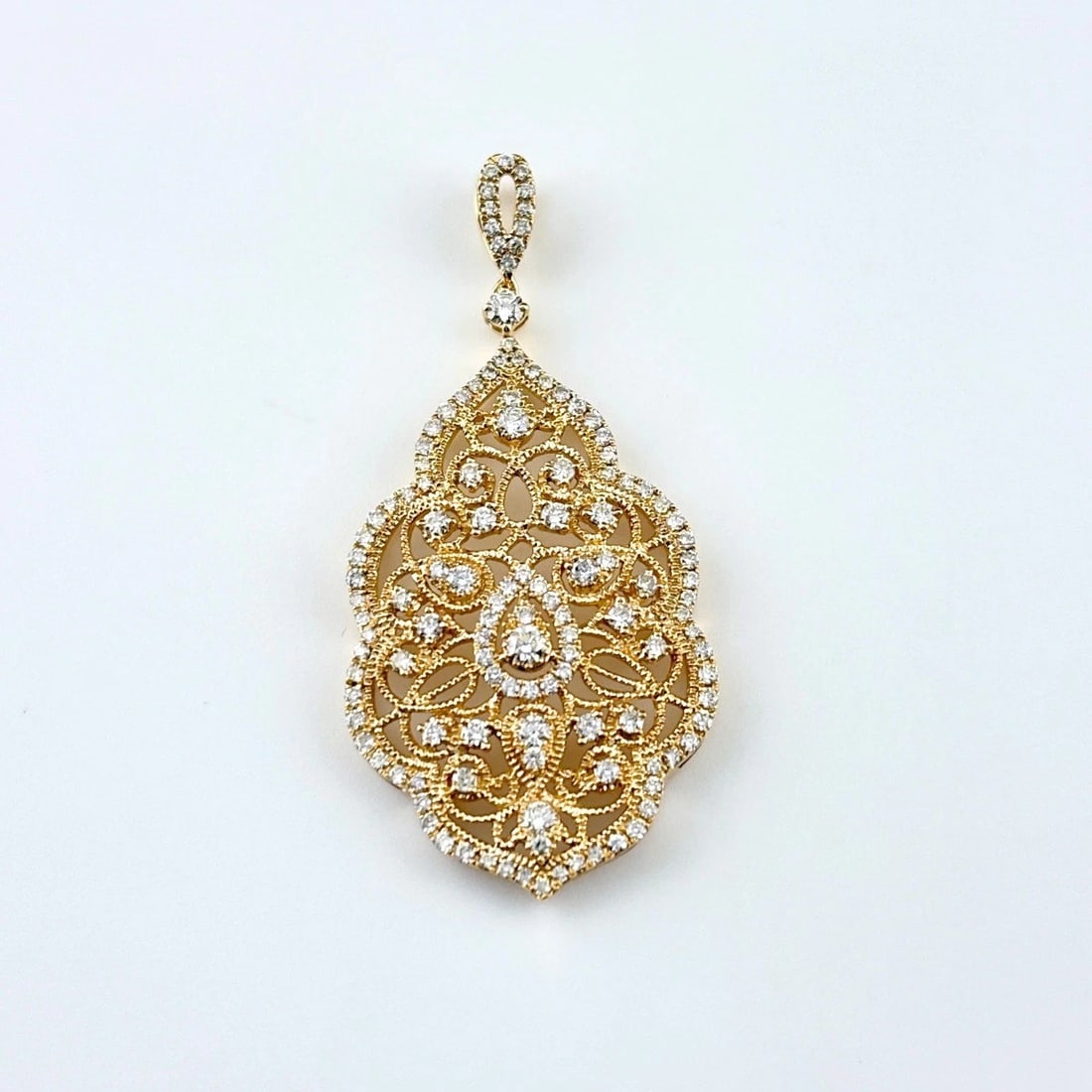 MELEE DIAMOND DESIGN YELLOWGOLD PENDANT HEAD: melee diamond design YellowGold Pendant Head Brand: Unbranded Type/Style: Pendant Head Material: 18KYellowGold, Main Stone/Creation Natural Color: YellowGold Size: Total length of the pendant head