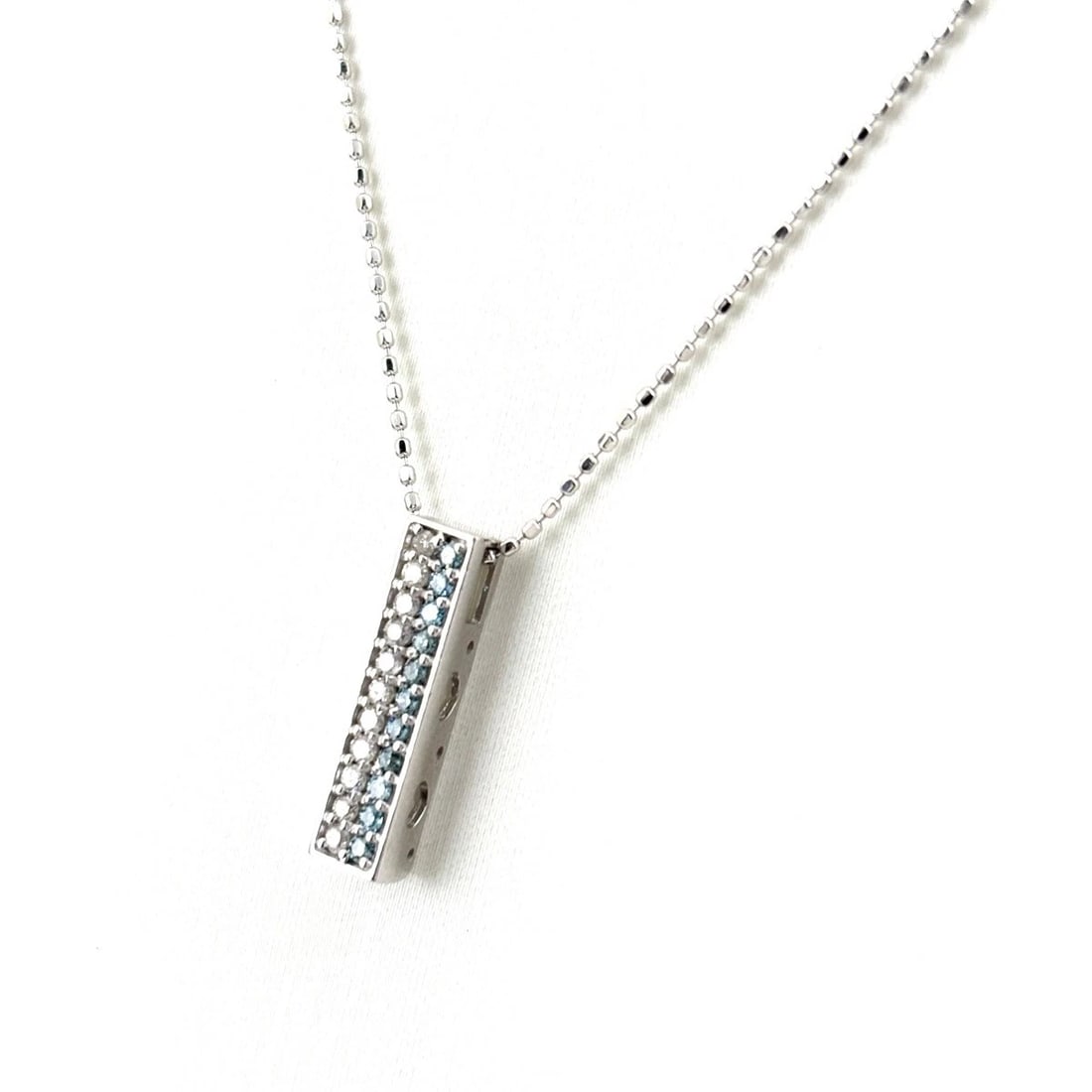 MELEE DIAMOND DESIGN NECKLACE WG PENDANT: melee diamond design necklace WG Pendant Brand: Unbranded Type/Style: Necklace Material: 18KWhite Gold, Main Stone/Creation Natural Color: White Gold Size: Chain width 0.8mm(0.0") Pendant size 17.0?4.