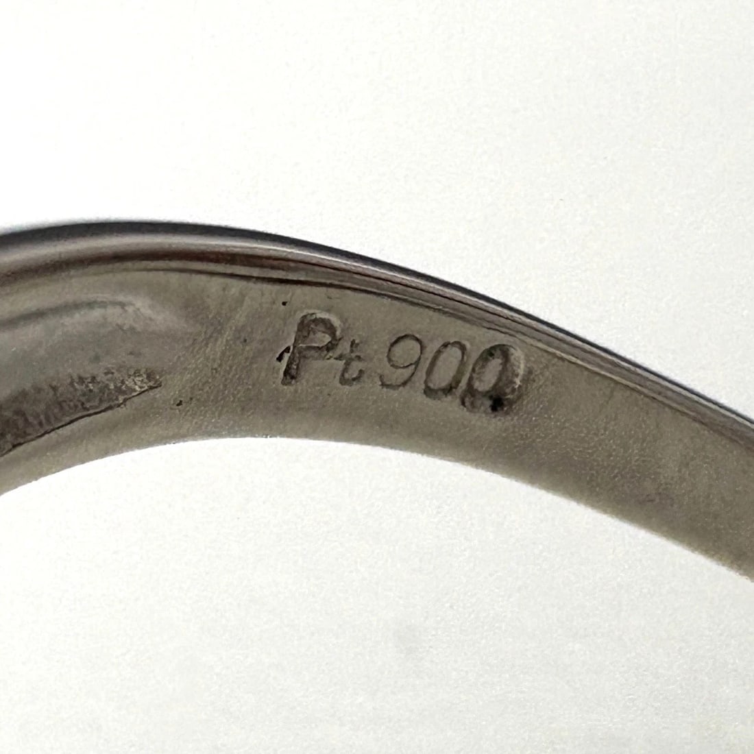 MELEE DIAMOND DESIGN PLATINUM RING - 2