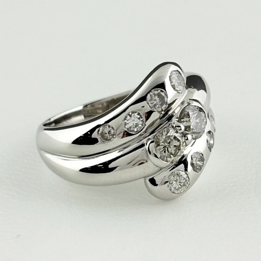 MELEE DIAMOND DESIGN PLATINUM RING - 4