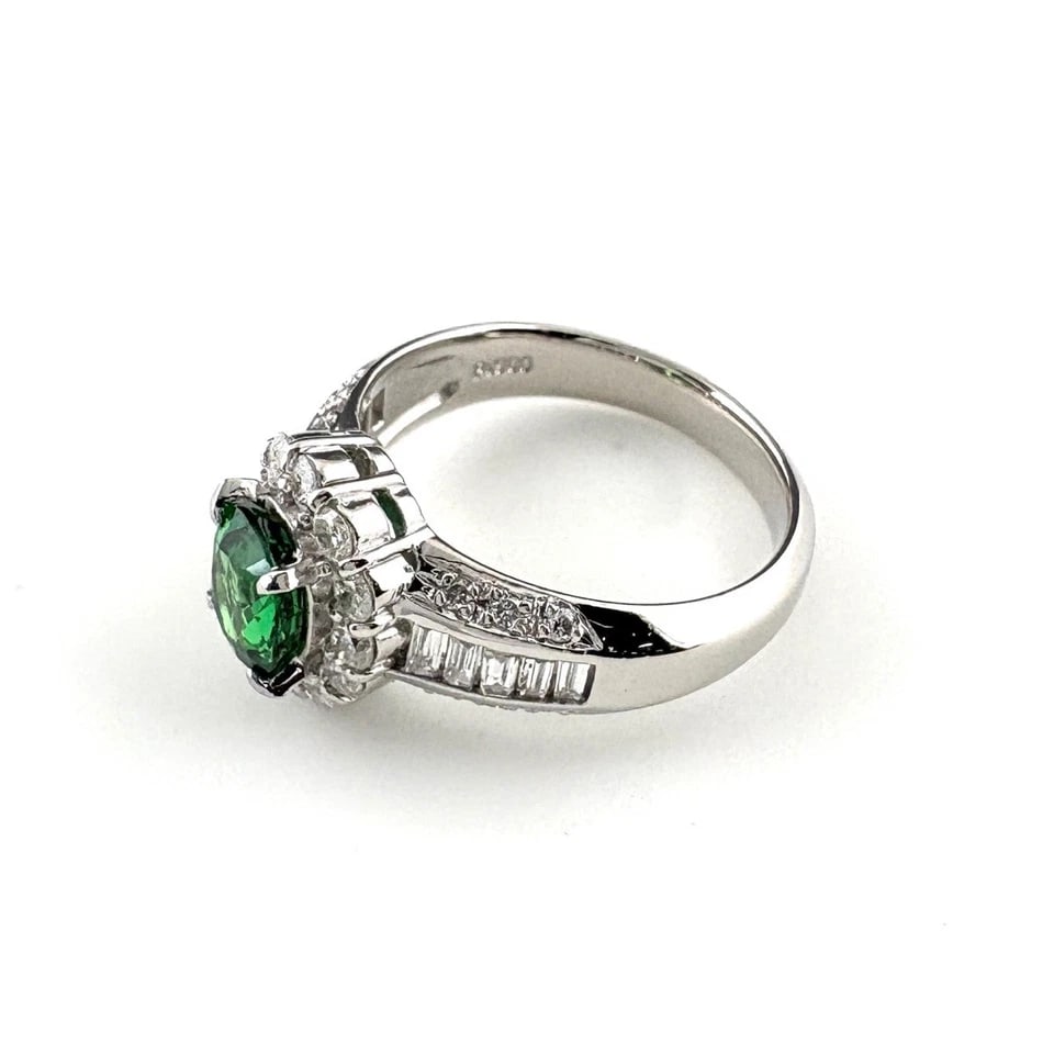 GREEN GROSSULAR GARNET DESIGN PLATINUMMELEE DIAMOND RING: Green Grossular Garnet Design Platinummelee diamond Ring Brand: Unbranded Type/Style: Ring Material: Pt900, Main Stone/Creation Natural Color: None Size: US 6.5) Accessories: None Accessories Notice: