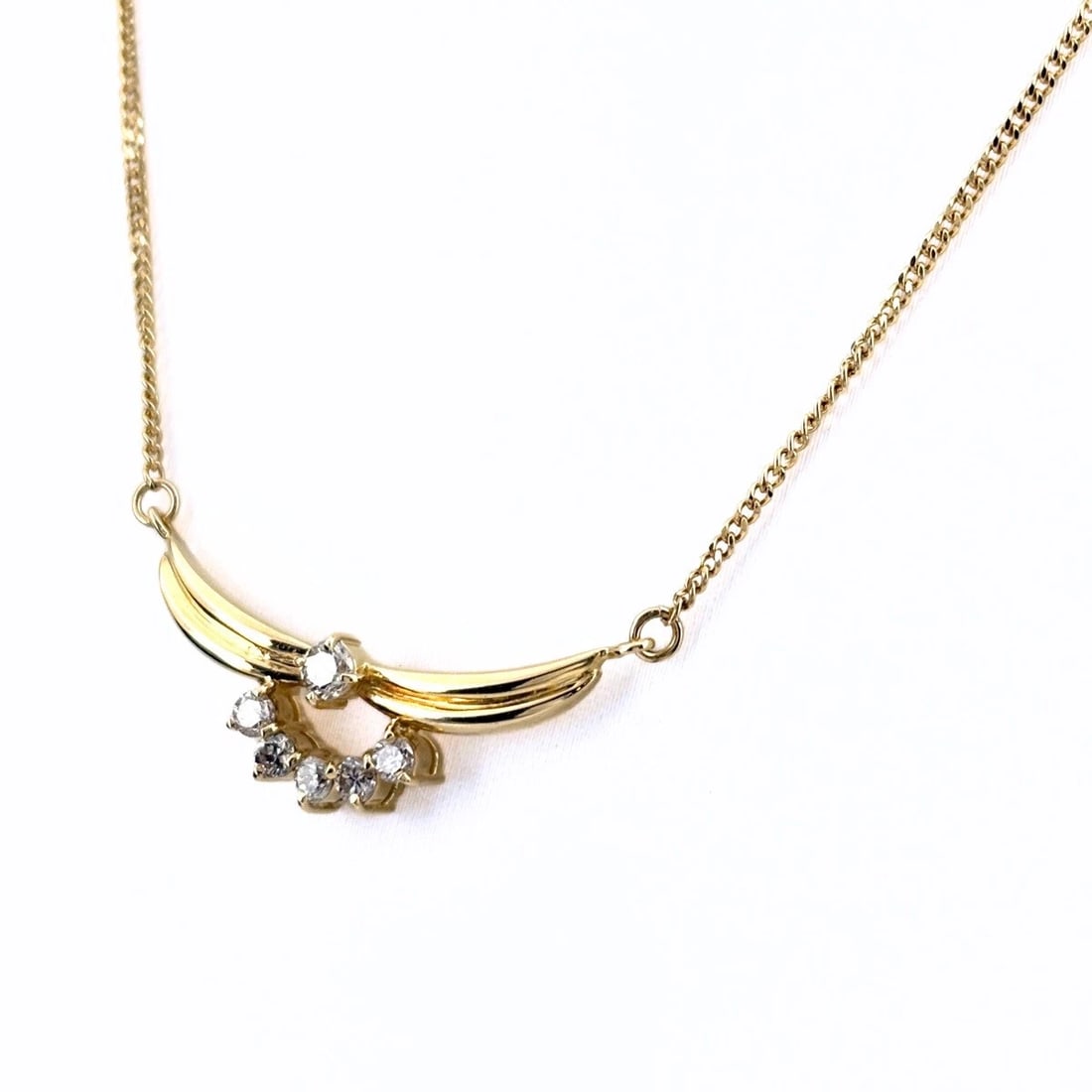 MELEE DIAMOND DESIGN YELLOWGOLD PENDANT NECKLACE: melee diamond design YellowGold Pendant Necklace Brand: Unbranded Type/Style: Necklace Material: 18KYellowGold, Main Stone/Creation Natural Color: YellowGold Size: Chain / code 43cm(16.9") Chain