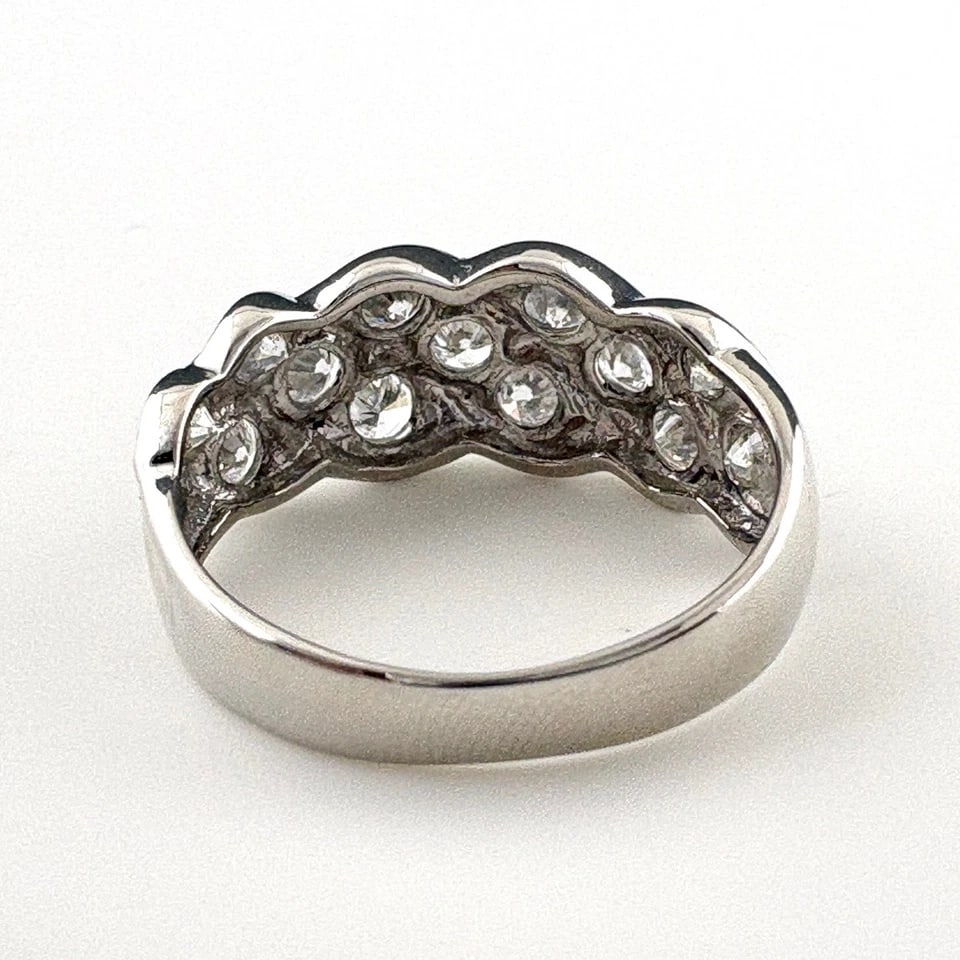 MELEE DIAMOND DESIGN PLATINUM RING - 2