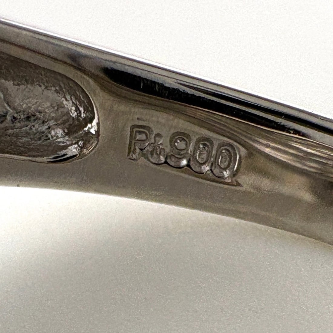 MELEE DIAMOND DESIGN PLATINUM RING - 2