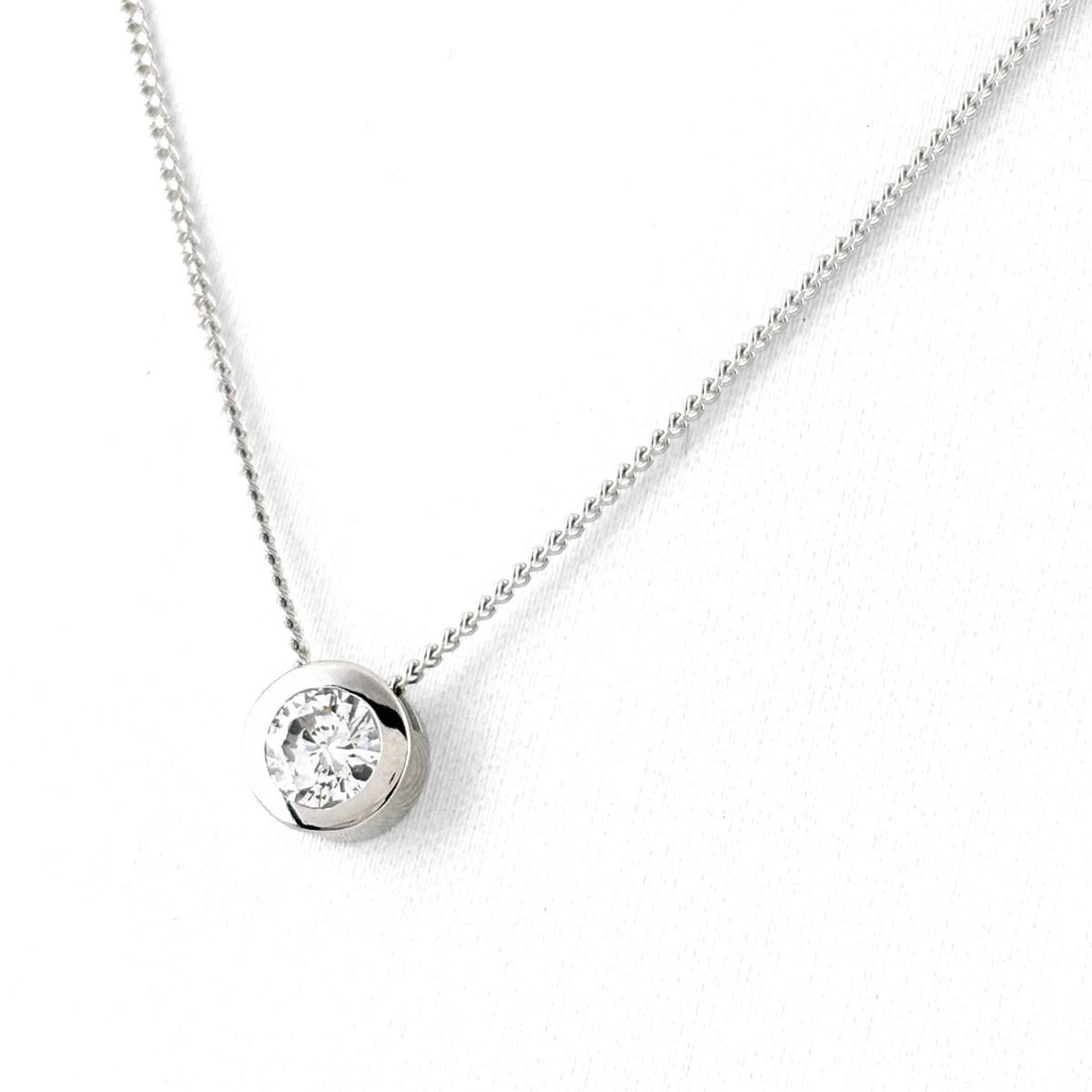 DIAMOND DESIGN PLATINUM PENDANT NECKLACE: Diamond design Platinum Pendant Necklace Brand: Unbranded Type/Style: Necklace Material: Pt900, Main Stone/Creation Natural Color: None Size: Chain / code 39.5cm(15.6") Chain width 1.0mm(0.0") Pendant