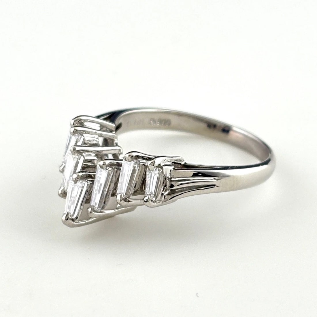 MELEE DIAMOND DESIGN PLATINUM RING: melee diamond design Platinum Ring Brand: Unbranded Type/Style: Ring Material: Pt900, Main Stone/Creation Natural Color: None Size: US 6 to 6.5 Accessories: None Accessories Notice: When p