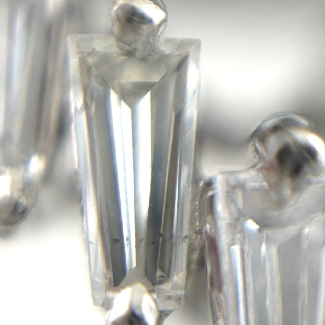 MELEE DIAMOND DESIGN PLATINUM RING - 2