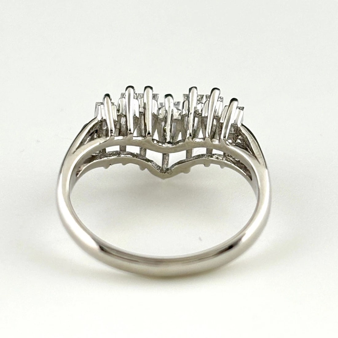 MELEE DIAMOND DESIGN PLATINUM RING - 4
