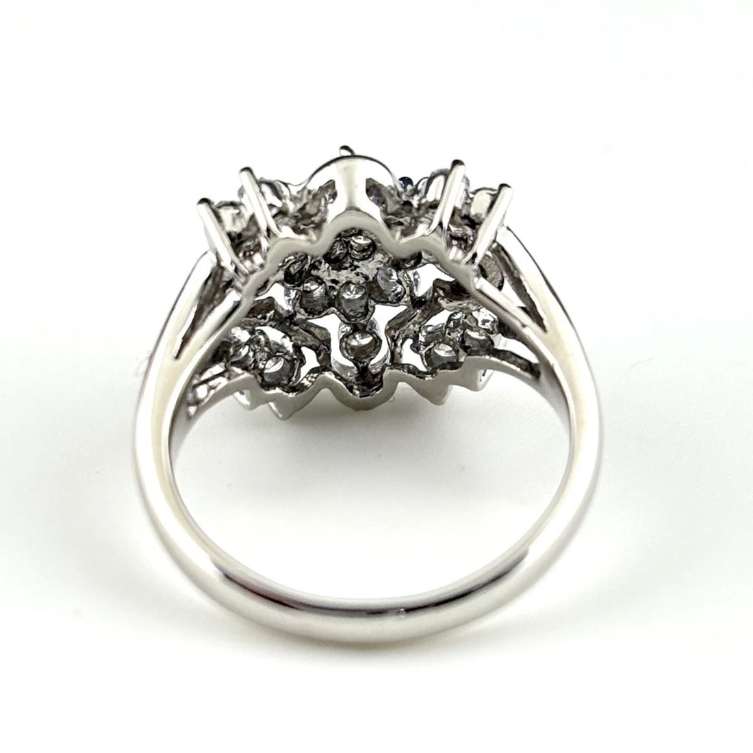 MELEE DIAMOND DESIGN PLATINUM RING - 4