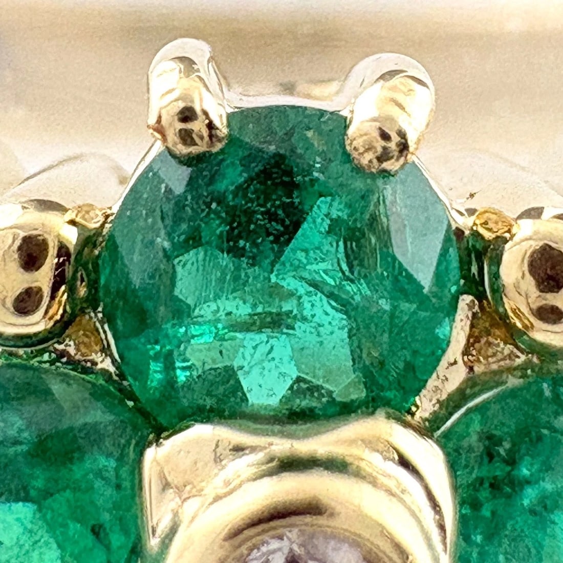 EMERALD DESIGN YG MELEE DIAMOND RING - 2