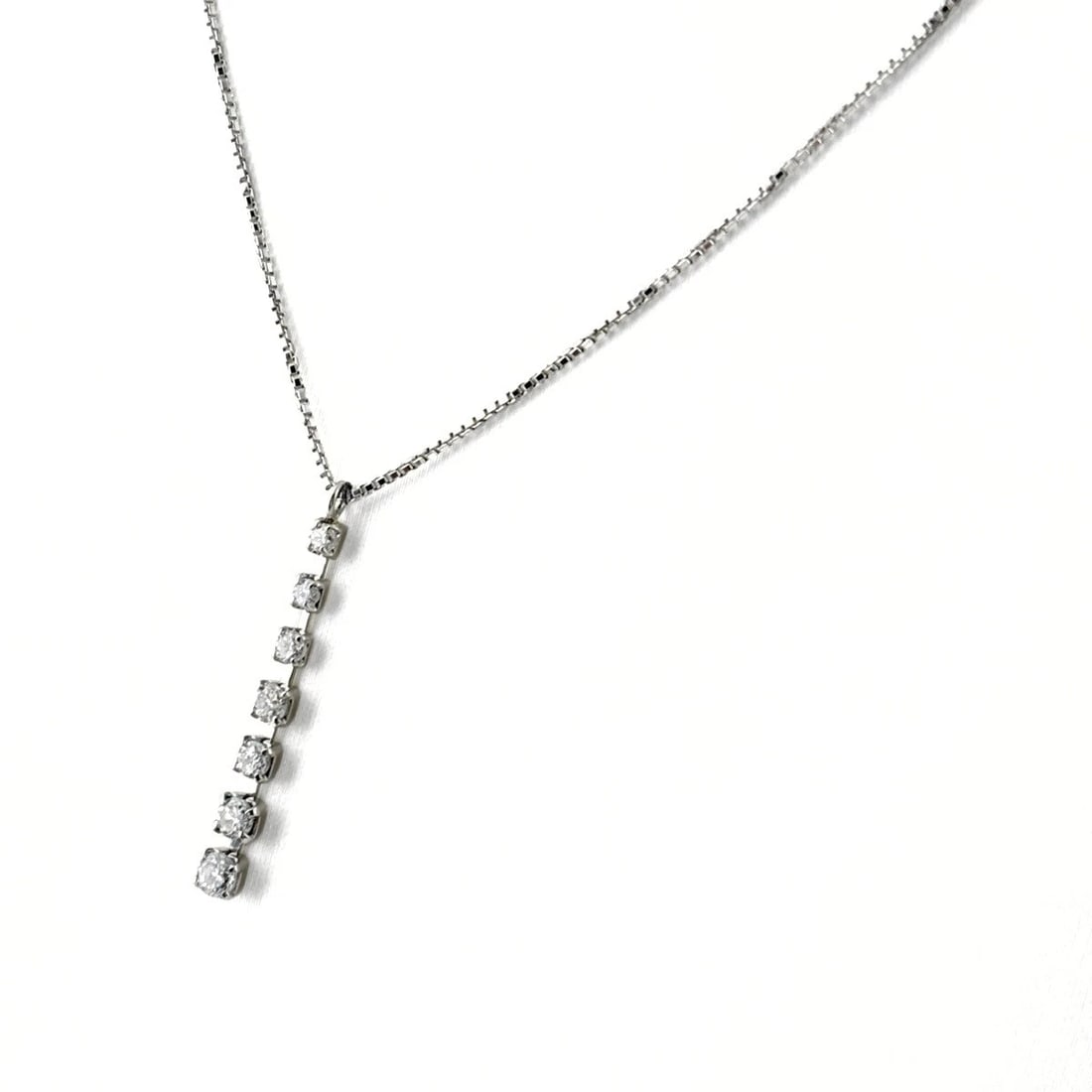 MELEE DIAMOND DESIGN PLATINUM PENDANT NECKLACE: melee diamond design Platinum Pendant Necklace Brand: Unbranded Type/Style: Necklace Material: Pt850, Main Stone/Creation Natural Color: None Size: Chain / code 40cm(15.7") Carat Weight 0.30ct Chain