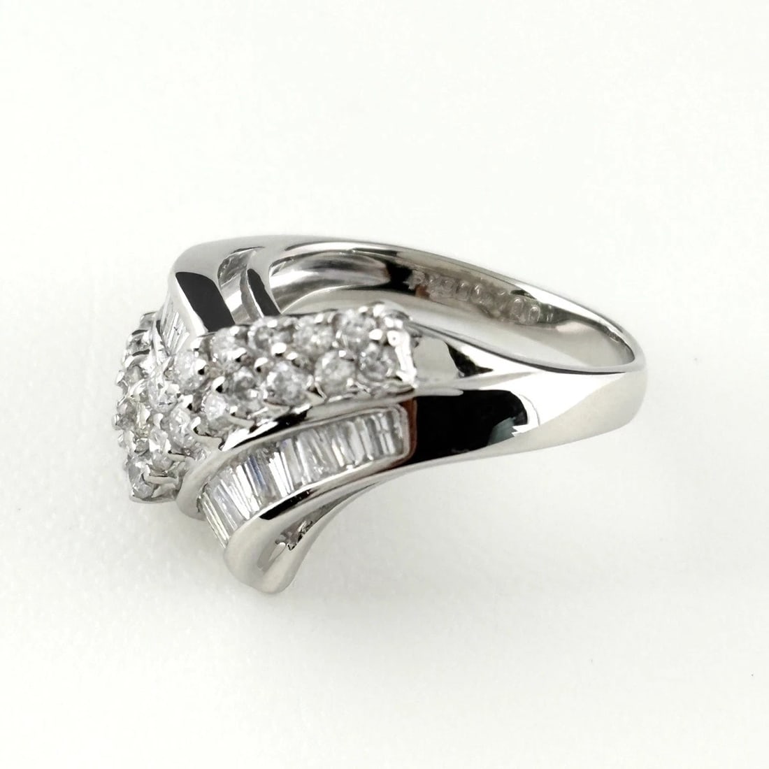 MELEE DIAMOND DESIGN PLATINUM RING: melee diamond design Platinum Ring Brand: Unbranded Type/Style: Ring Material: Pt900, Main Stone/Creation Natural Color: None Size: US 6 Accessories: None Accessories Notice: When purchasi