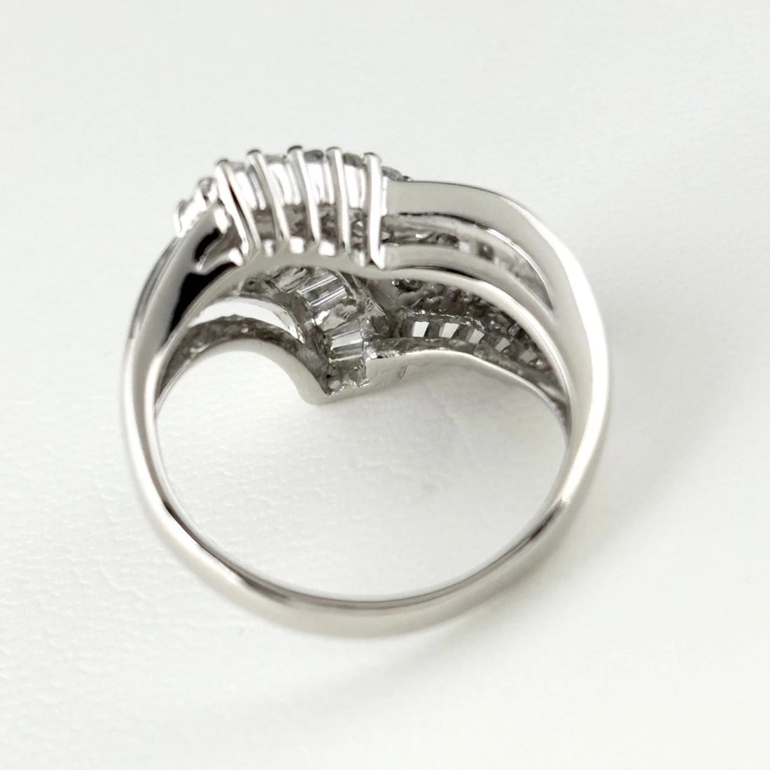 MELEE DIAMOND DESIGN PLATINUM RING - 2
