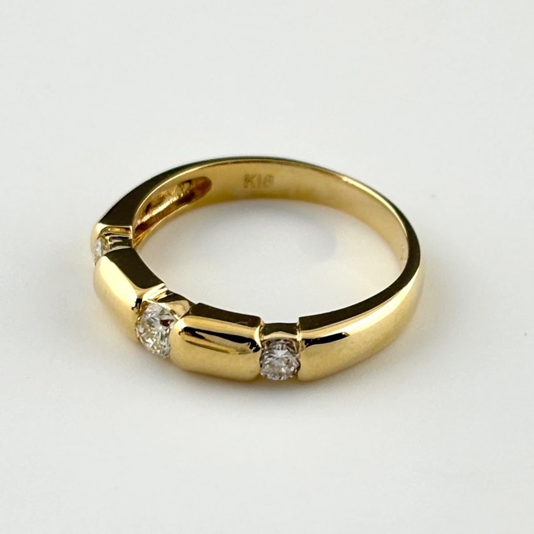 MELEE DIAMOND DESIGN YGRING: melee diamond design YGRing Brand: Unbranded Type/Style: Ring Material: 18KYellowGold, Main Stone/Creation Natural Color: YellowGold Size: US 5 Accessories: None Accessories Notice: When purchasing