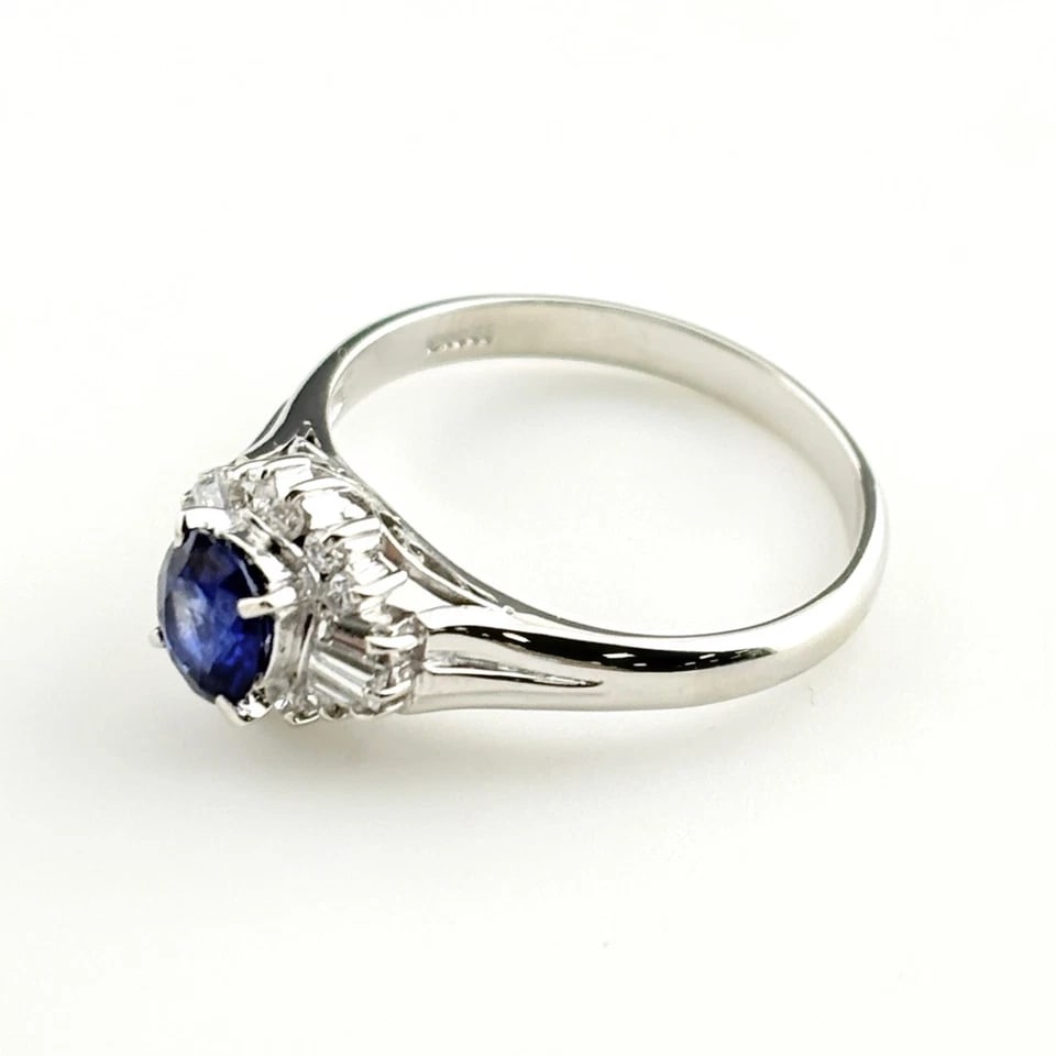 SAPPHIRE DESIGN PLATINUM MELEE DIAMOND RING: sapphire design Platinum melee diamond Ring Brand: Unbranded Type/Style: Ring Material: Pt900, Main Stone/Creation sapphire diamond Color: None Size: US 6.5 to 7 Accessories: None Accessories Notice: