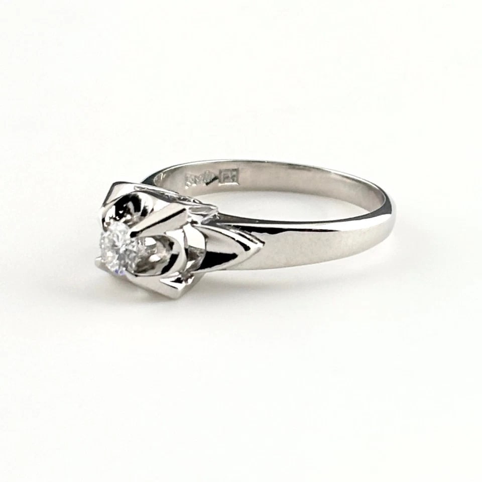 MELEE DIAMOND DESIGN PLATINUM RING: melee diamond design Platinum Ring Brand: Unbranded Type/Style: Ring Material: Pt900, Main Stone/Creation Natural Color: None Size: US 6.5 to 7 Accessories: None Accessories Notice: When p