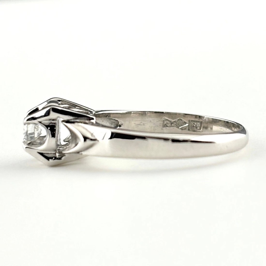 MELEE DIAMOND DESIGN PLATINUM RING - 4