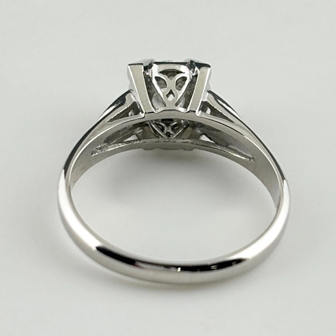 MELEE DIAMOND DESIGN PLATINUM RING - 5