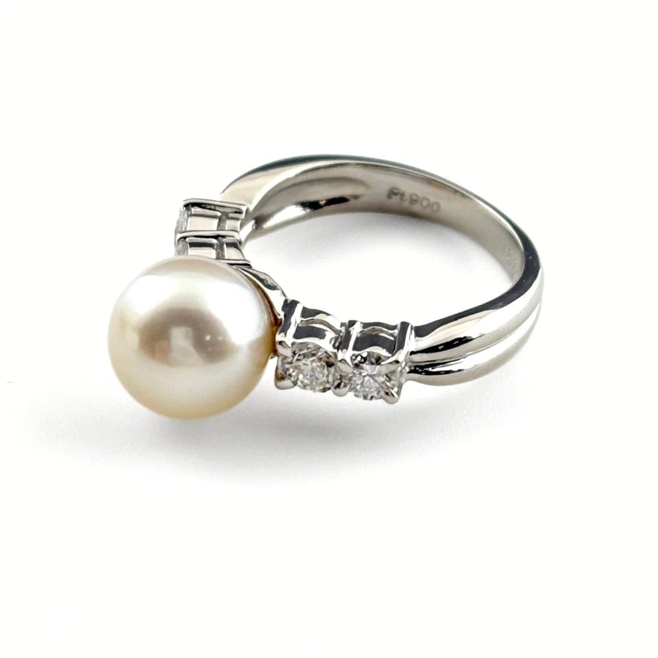 PEARL DESIGNPLATINUM MELEE DIAMOND RING: pearl designPlatinum melee diamond Ring Brand: Unbranded Type/Style: Ring Material: Pt900, Main Stone/Creation Pearl diamond Color: None Size: US 3.5 Accessories: None Accessories Notice: When