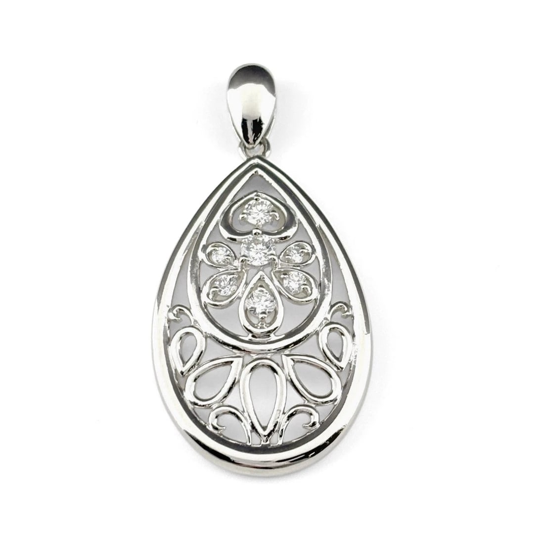 MELEE DIAMOND PLATINUM PENDANT HEAD: melee diamond Platinum Pendant Head Brand: Unbranded Type/Style: Pendant Material: Pt900, Main Stone/Creation Natural Color: None Size: Total length of the pendant head including a bail 43.6mm(1.7")