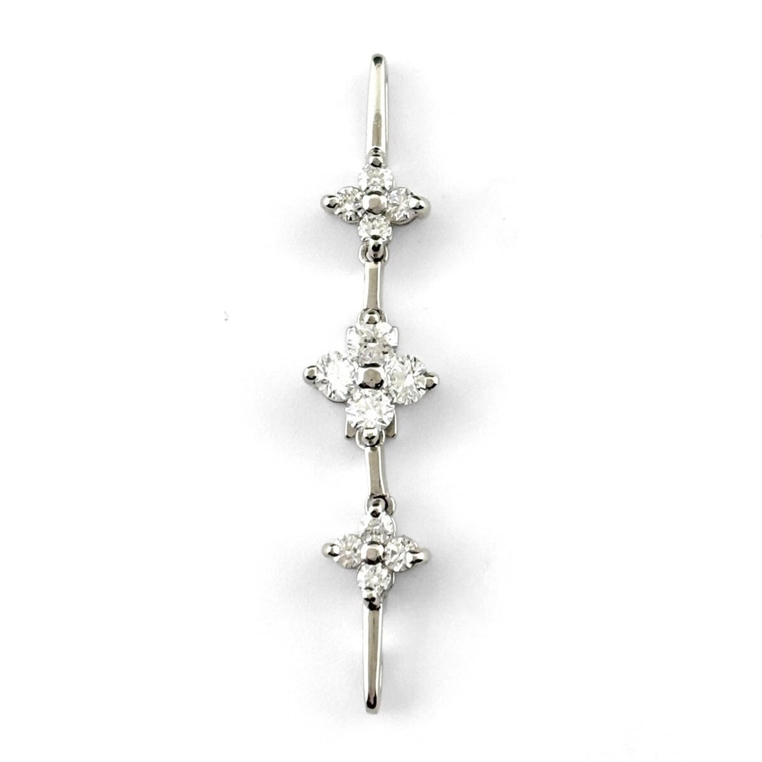 FLOWER MOTIF PENDANT HEAD PLATINUM MELEE DIAMOND: Flower motif Pendant Head Platinum melee diamond Brand: Unbranded Type/Style: Pendant Head Material: Pt900, Main Stone/Creation Natural Color: None Size: Carat Weight 0.510ct Pendant size
