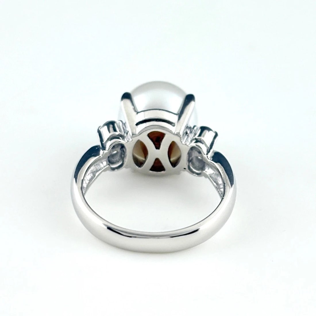 PEARL DESIGN RING PLATINUM RING MELEE DIAMOND PEARL RING: pearl design ring Platinum ring melee diamond pearl Ring Brand: Unbranded Type/Style: Ring Material: Pt900, Main Stone/Creation Pearl diamond Color: silver Size: US 6.5 Accessories: None Accessories