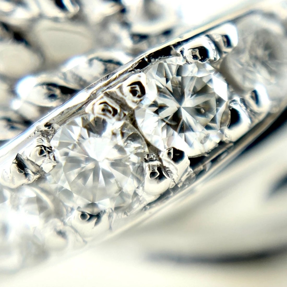 MELEE DIAMOND DESIGN PLATINUM RING - 2