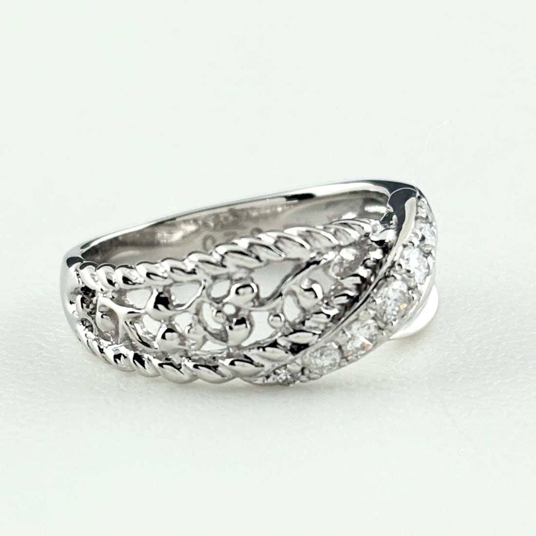 MELEE DIAMOND DESIGN PLATINUM RING - 4