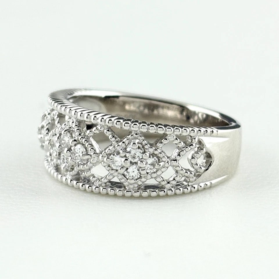 MELEE DIAMOND DESIGN PLATINUM RING: melee diamond design Platinum Ring Brand: Unbranded Type/Style: Ring Material: Platinum900, Main Stone/Creation Natural Color: None Size: US 6.5 Accessories: None Accessories Notice: When
