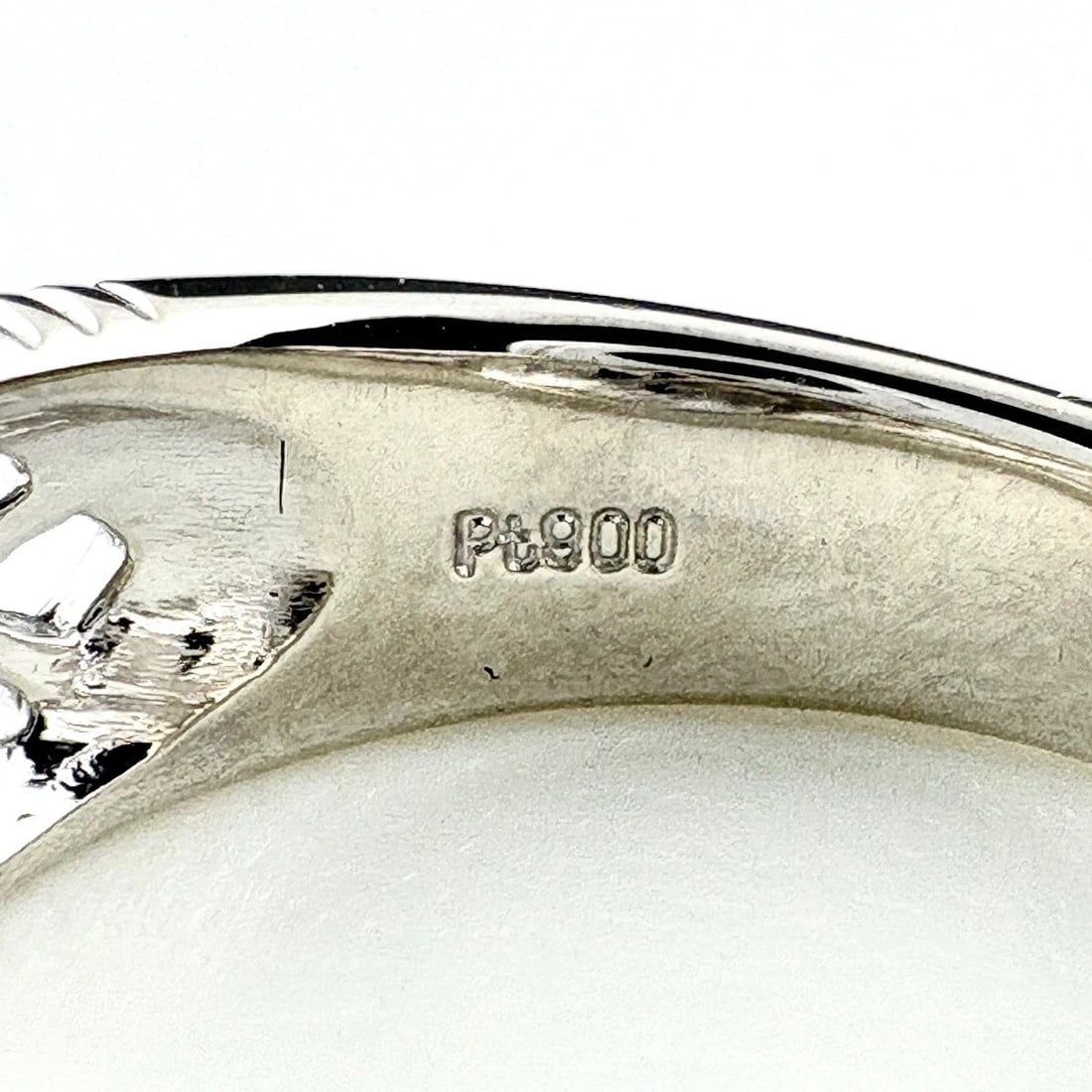 MELEE DIAMOND DESIGN PLATINUM RING - 4