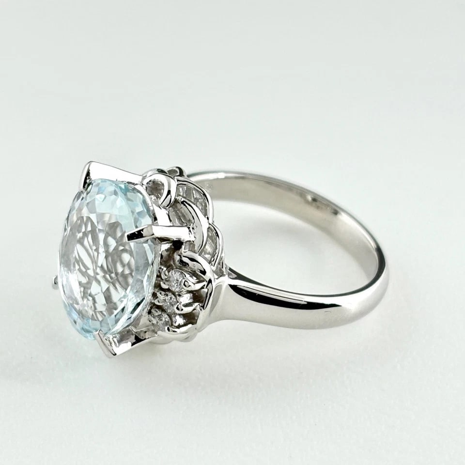 AQUAMARINE DESIGN PLATINUM MELEE DIAMOND RING: aquamarine design Platinum melee diamond Ring Brand: Unbranded Type/Style: Ring Material: Pt850, Main Stone/Creation Aquamarine Diamond Color: None Size: US 6 to 6.5 Accessories: None Acce
