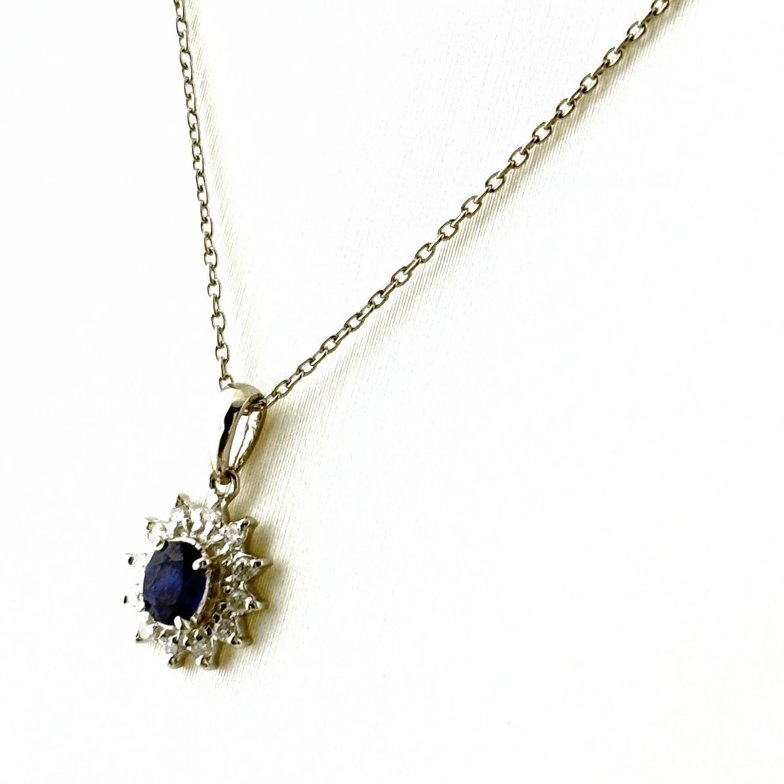 SAPPHIRE DESIGN NECKLACE PLATINUM MELEE DIAMOND PENDANT: Sapphire design necklace Platinum melee diamond Pendant Brand: Unbranded Type/Style: Necklace Material: Pt900 ?Pt850, Main Stone/Creation sapphire Color: PT Size: Chain / code 40cm(15.7") Total length