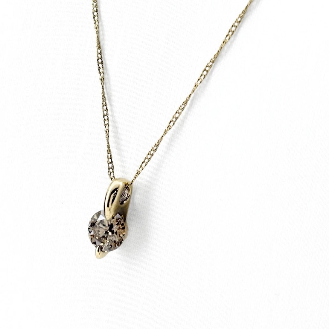 DIAMOND DESIGN YELLOWGOLD PENDANT NECKLACE: Diamond design YellowGold Pendant Necklace Brand: Unbranded Type/Style: Necklace Material: 18KYellowGold, Main Stone/Creation Natural Color: YellowGold Size: Chain / code 48.5cm(19.1") Chain width 0.9