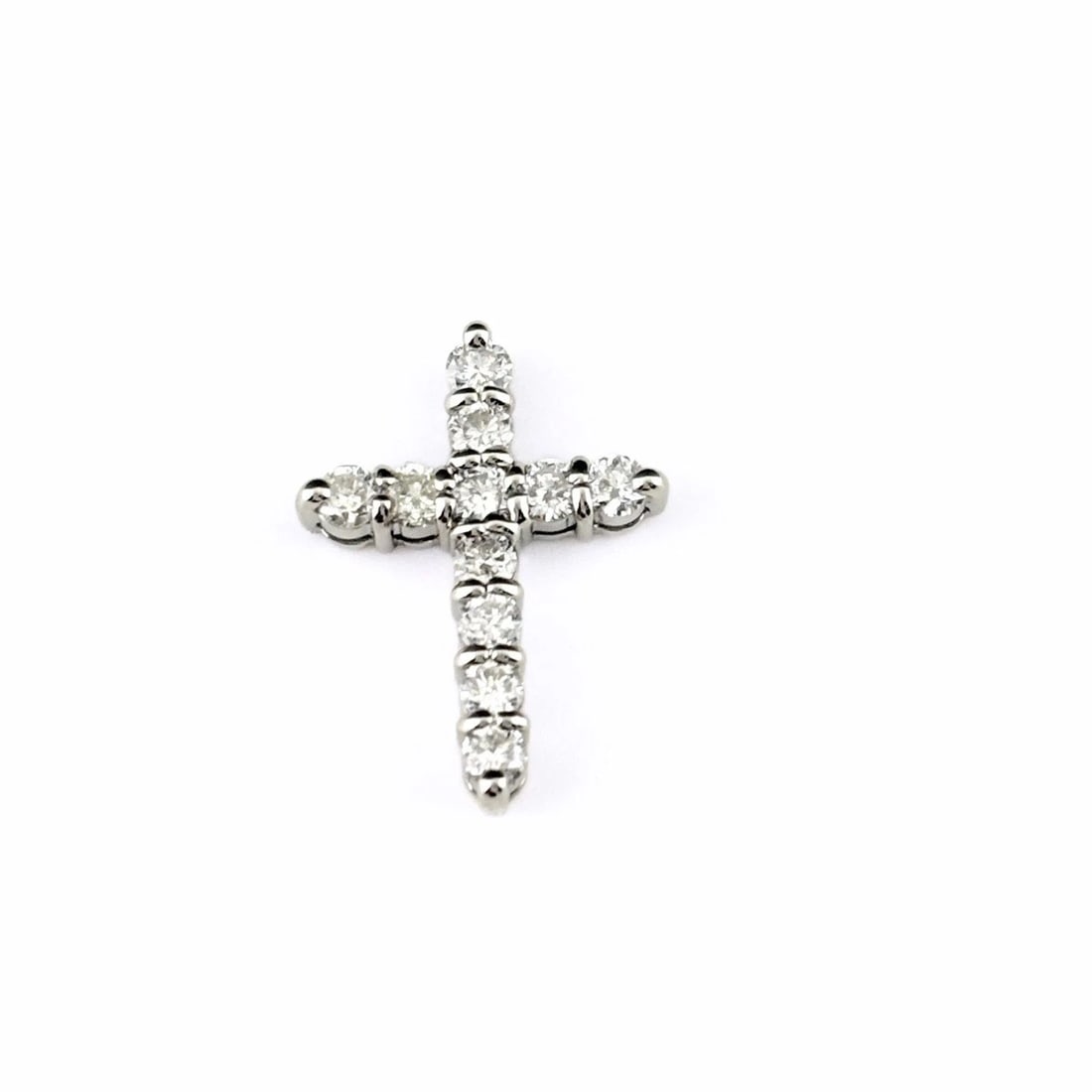 MELEE DIAMOND DESIGN PLATINUM PENDANT HEAD: melee diamond design Platinum Pendant Head Brand: Unbranded Type/Style: Pendant Head Material: Pt900, Main Stone/Creation Natural Color: None Size: Pendant size 17.2?12.8mm(0.7") Inside diameter of