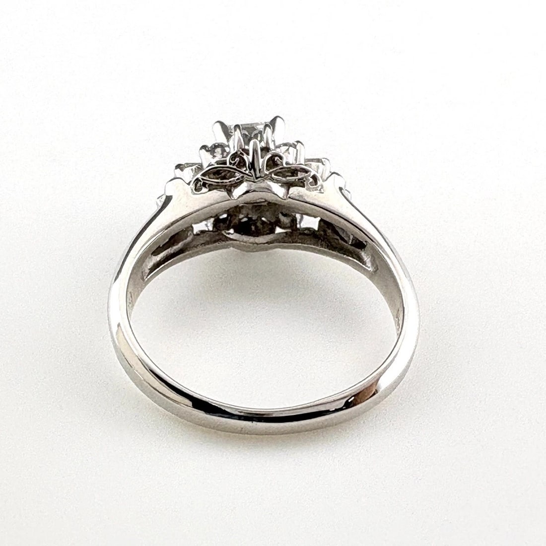 MELEE DIAMOND DESIGN PLATINUM RING - 2