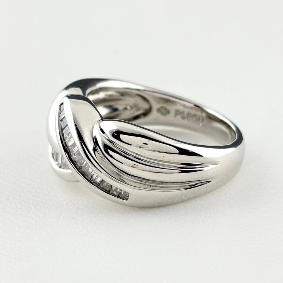 MELEE DIAMOND DESIGN PLATINUM RING: melee diamond design Platinum Ring Brand: Unbranded Type/Style: Ring Material: Pt850, Main Stone/Creation Natural Color: PT Size: US 6 Accessories: None Accessories Notice: When purchasing