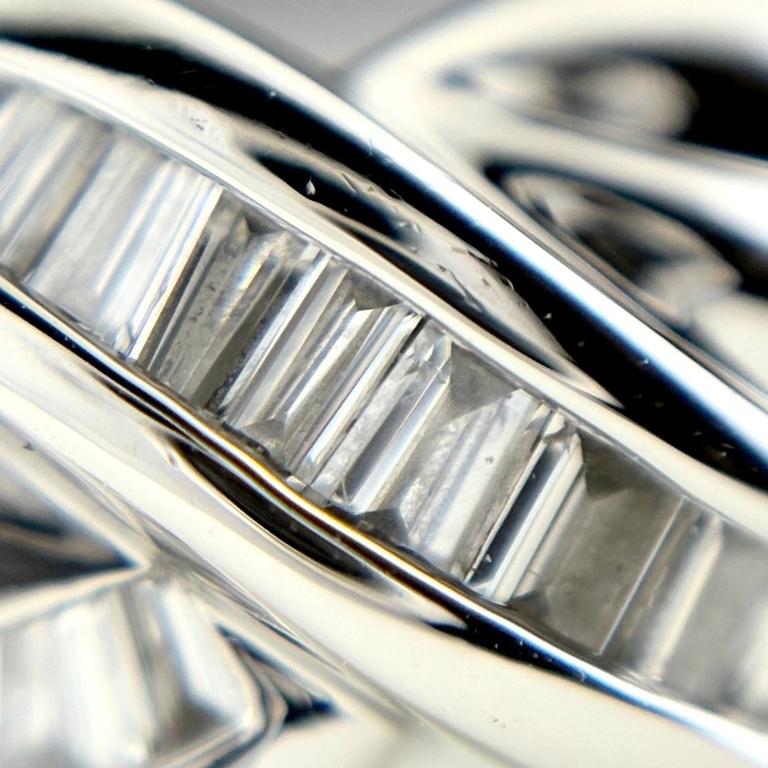 MELEE DIAMOND DESIGN PLATINUM RING - 2