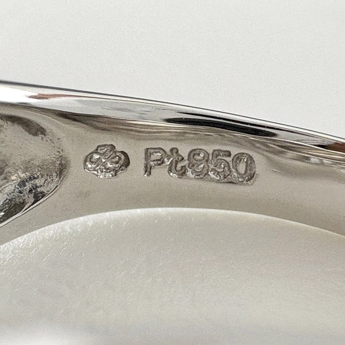 MELEE DIAMOND DESIGN PLATINUM RING - 4
