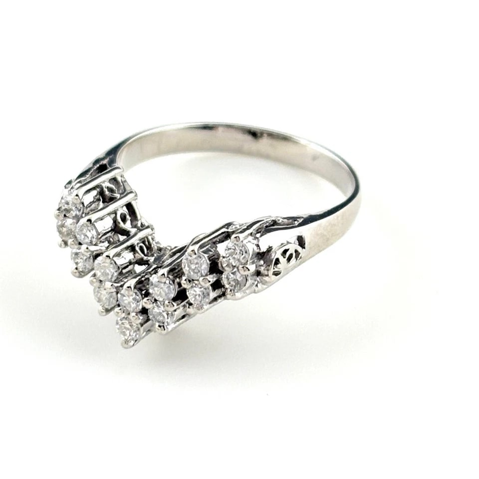 MELEE DIAMOND DESIGN PLATINUM RING: melee diamond design Platinum Ring Brand: Unbranded Type/Style: Ring Material: Pt900, Main Stone/Creation Natural Color: None Size: US 6 Accessories: None Accessories Notice: When purchasing