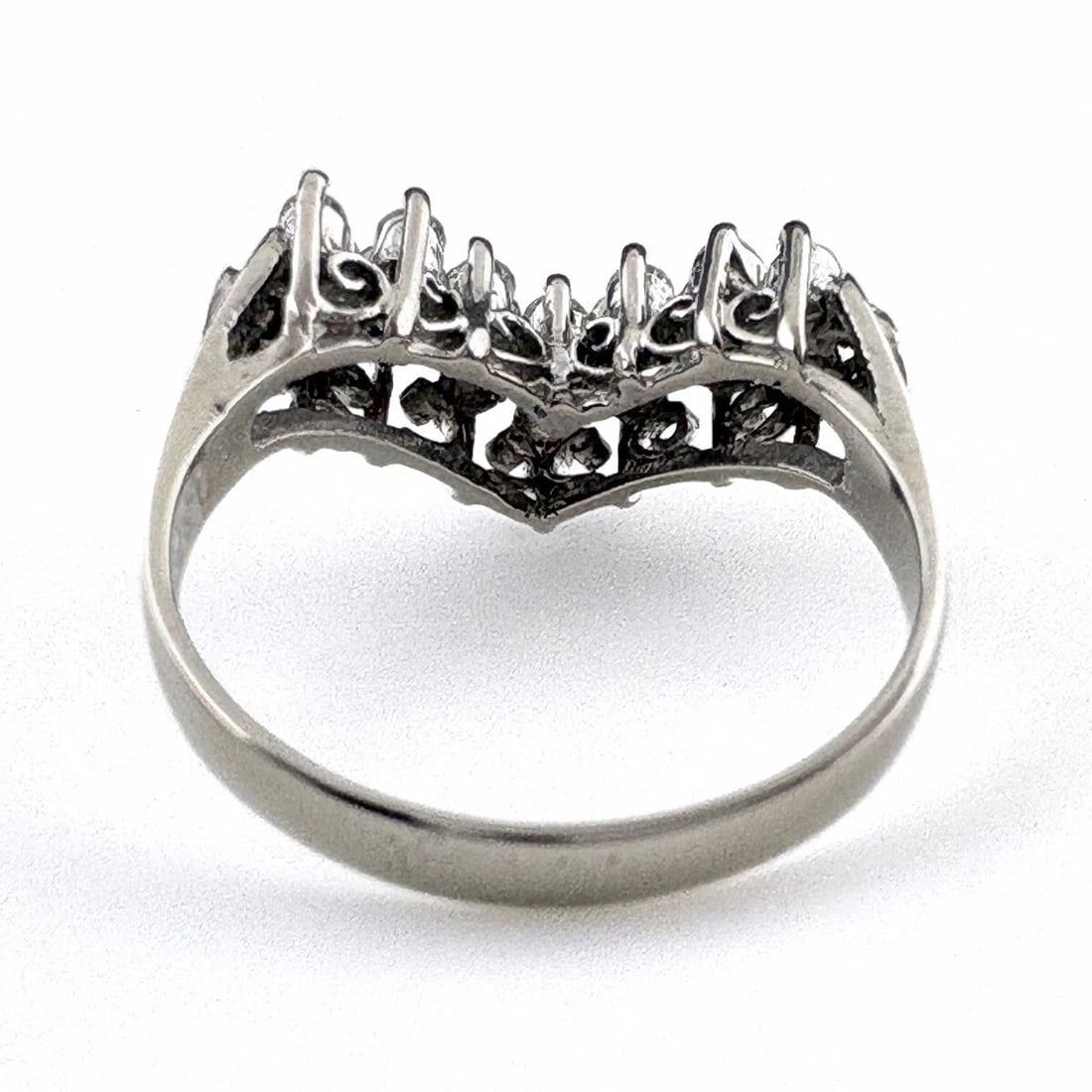 MELEE DIAMOND DESIGN PLATINUM RING - 4