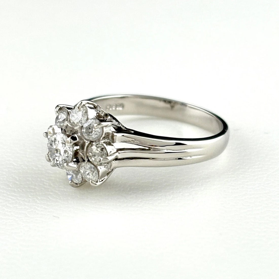 MELEE DIAMOND DESIGN PLATINUM RING: melee diamond design Platinum Ring Brand: Unbranded Type/Style: Ring Material: Pt900, Main Stone/Creation Natural Color: None Size: US 6.5 Accessories: None Accessories Notice: When purchasing