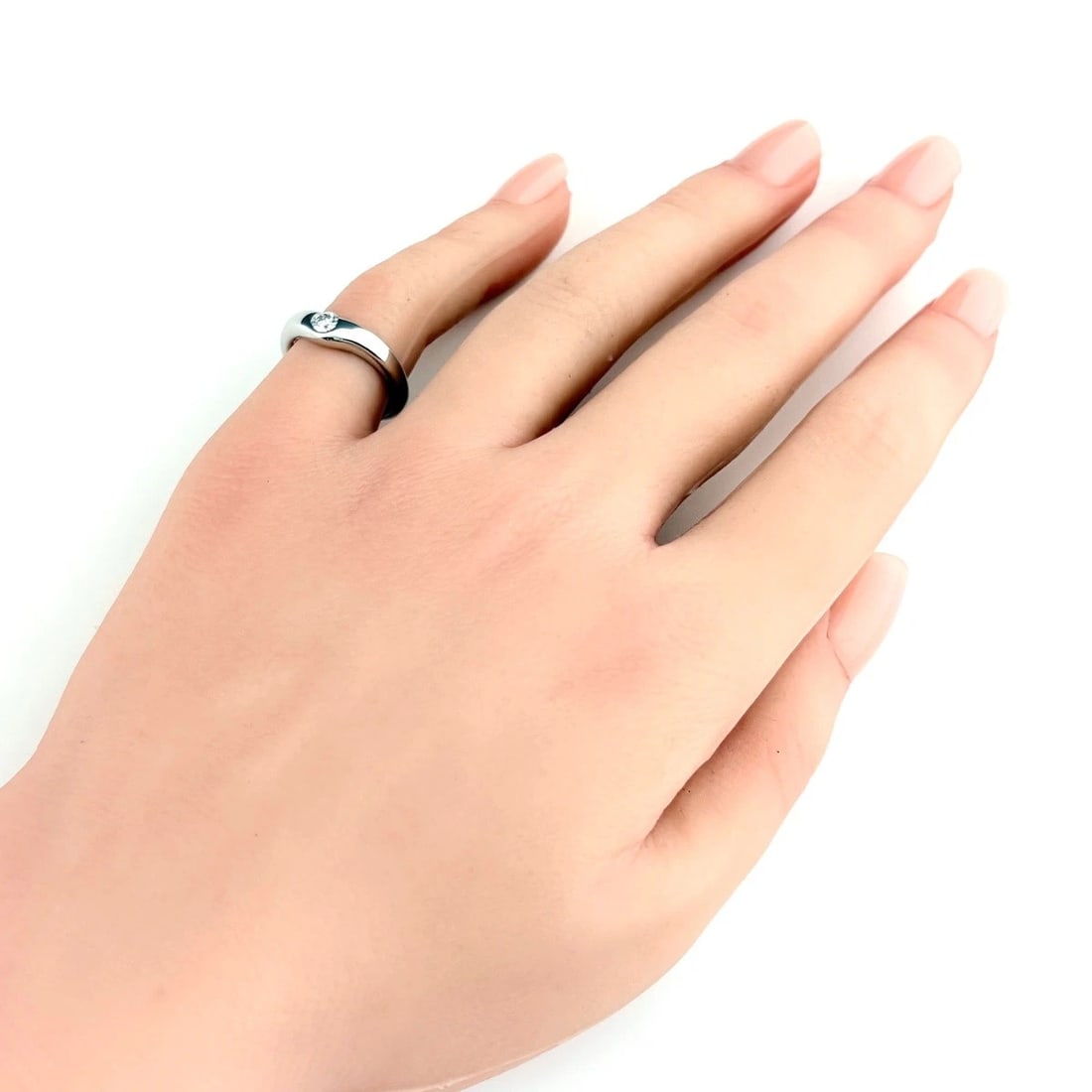 TIFFANY&CO. CURVED BAND RING PLATINUM RING: TIFFANY&Co. Curved Band Ring Platinum ring Brand: TIFFANY&Co. Type/Style: Ring Material: Pt950, Main Stone/Creation Natural Color: silver Size: US 5 Accessories: None Accessories Notice: W