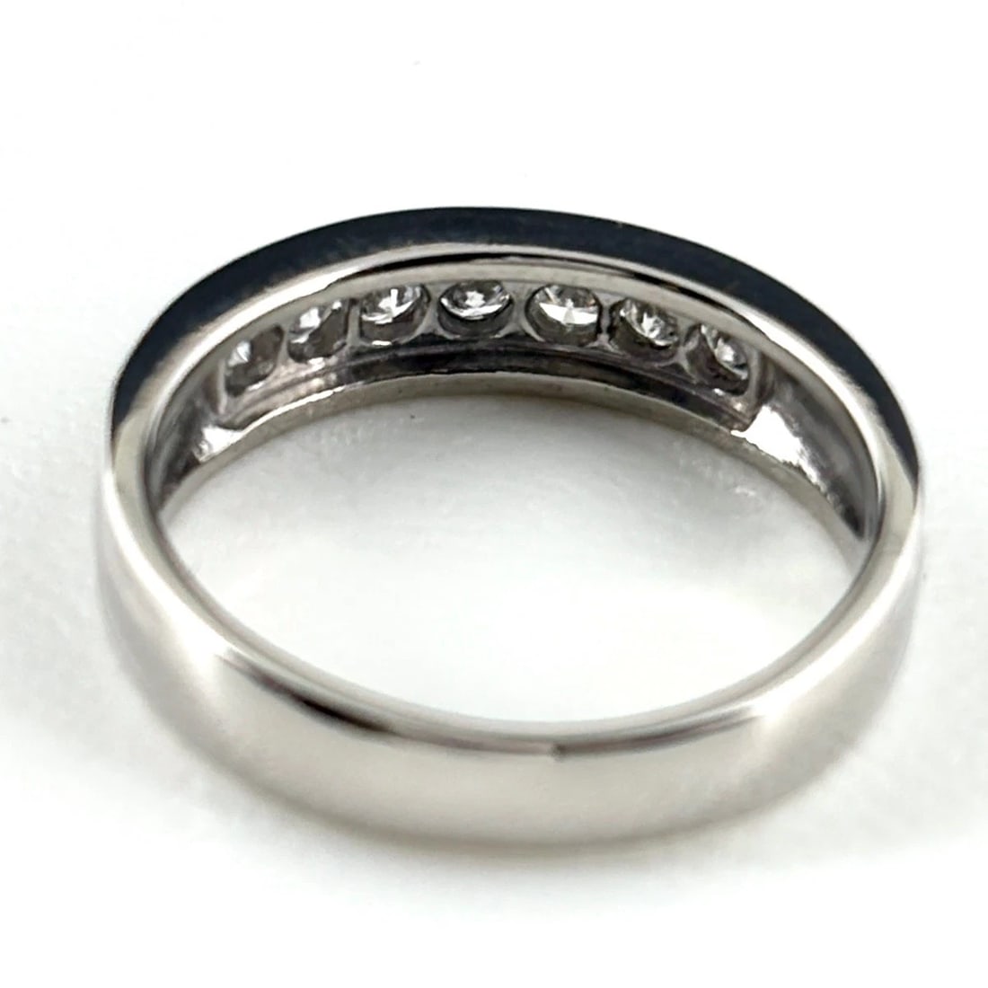 MELEE DIAMOND DESIGN PLATINUM RING - 2